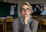 Меня учительница дочери за год достала, так ещё и летом покоя не дает, хоть номер блокируй