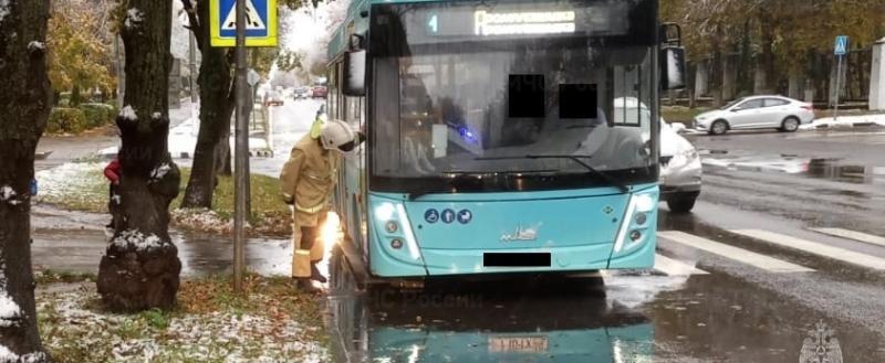 https://40.mchs.gov.ru/uploads/resize_cache/news/2024-10-14/spasateli-mchs-prinimali-uchastie-v-likvidacii-dtp-v-g-obninsk-prospekt-lenina_1728918088371071116__2000x2000__watermark.jpg ГУ МЧС России по Калужской области