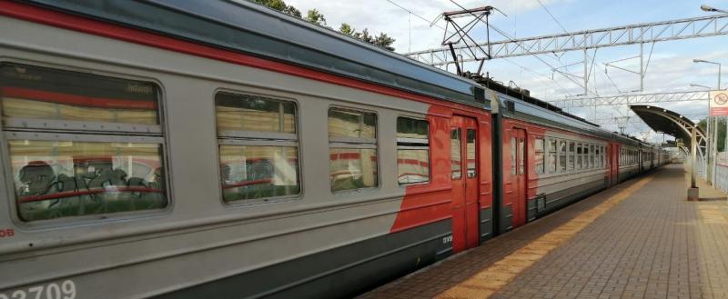 18-летняя калужанка взяла забытый телефон в электричке и теперь рискует свободой