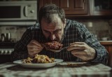 Сбежал от жены обратно к маме, а все из-за того, что меня морили голодом