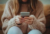 Я дала подруге телефон моего парня, а она ему теперь написывает по поводу и без