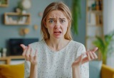 - Если тебя устраивает, что твоего ребёнка эксплуатируют, то меня нет! - орет недовольная золовка