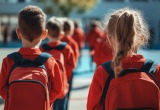 Одна из мам в классе предложила закупить одинаковую спортивную форму детям. Но я в её бескорыстие не поверила