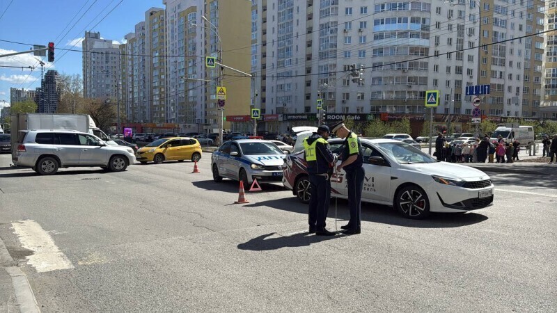 В Екатеринбурге на пешеходном переходе сбили 50-летнюю женщину