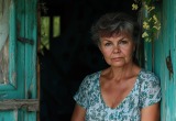 Соседка решила заставить жильцов убираться в подъезде. А когда у нее не получилось, стала всем пакостить