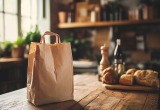-Из-за ваших фокусов нас считают богачами! - кричат свекры, а мы всего-то заказали доставку на дачу