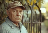 Мы барабанили по столу пальцами, и к нам пришел сосед. Сказал, что сильно шумим