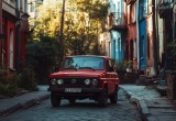 – А почему у тебя машина такая старая? Получше не нашлось? – пафосно заявила моя новая знакомая
