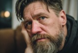 - Ты в себе? Из Москвы переезжать в эту дыру? Я на такое не подписывался! - возмущается муж