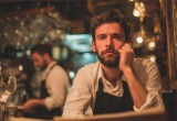 - Меня и так оштрафуют, еще и чаевых хотите лишить?! - кричал новый официант