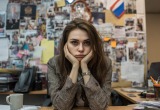 За мной приударил бывший парень коллеги. А работаем мы все вместе!