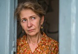 Соседка узнала, кем я работаю, и теперь приходит требовать бесплатные процедуры