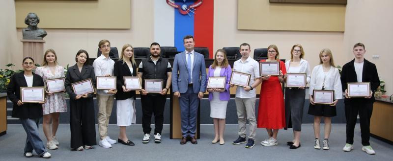 В Калуге награждены члены педагогического отряда при Городской Думе