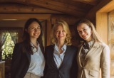Скучные коллеги превратились в хищных обольстительниц на загородном корпоративе