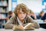 Меня вызвали в школу, потому что мой сын на уроках читает книги