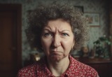 - У сына теперь новая жизнь, что ты к нему лезешь со своими проблемами? - верещит его мама
