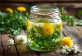 Свекровь взялась поливать огород настоем крапивы и одуванчиков. А купленные мной удобрения просто выбросила