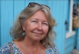 — Вам что, жалко с детьми позаниматься? Все равно пианино без дела стоит, — наседала соседка