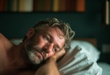 Муж в отпуске решил отличиться на пляжной вечеринке и потянул спину. Пролежал потом в номере три дня