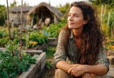 Все выходные провели с подругой на ее грядках, а та даже меня ничем не угостила. Хоть бы огурчик с собой дала