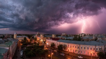 Синоптики снова пугают калужан грозой и градом