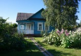 Сначала я злилась из-за того, что лето проведу на даче, а потом, купаясь в море, грустила по грядкам и теплице