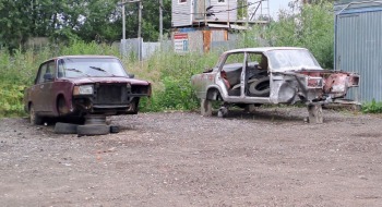 В Калуге эвакуируют 30 брошенных машин