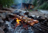 Соседка по даче сначала зазывала на шашлык, хотя мы не напрашивались, а потом назвала халявщиками