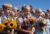 На линейку 1 Сентября по просьбе детей позвали популярного рэпера. Так он чуть не сорвал праздник