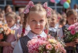 Учителя посмеялись над моей дочерью на школьной линейке 1 Сентября из-за ее бантиков
