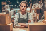Работаю в пункте выдачи и искренне не понимаю, почему претензии к качеству товара предъявляют мне
