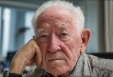 Шеф устроил к нам в офис своего старого маразматичного отца и парализовал работу отдела