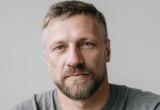 Друг пытается научить меня знакомиться с девушками. Только вот он-то красавчик, а я - нет
