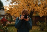 Увидела, как соседский парнишка меня фотографирует, и жутко испугался! А вдруг он шпион или фетишист?