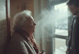 Бесит, когда в подъезде курят, а замечание сделаешь - нахамят
