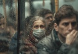 Бесит, когда в общественном транспорте во время эпидемий люди не носят маски и кашляют без прикрытия