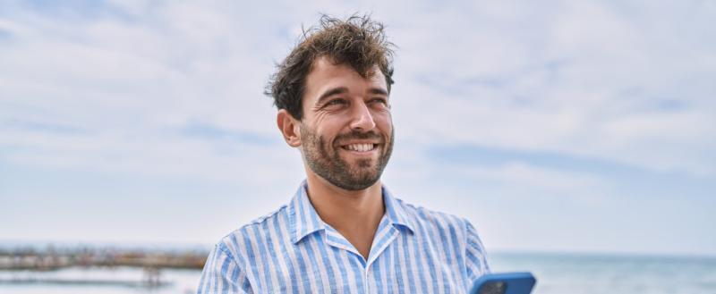 https://www.shutterstock.com/ru/image-photo/young-hispanic-man-smiling-happy-using-2153640157 Krakenimages.com