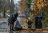 Мама на пенсии стала рыться в мусорных баках, утверждая что она фриганка