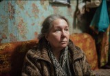 - Ты же завуч: сделай так, чтобы у племяшки была медаль, - ноет золовка