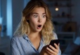 Учительница отобрала у моей дочери кнопочный телефон из-за дурацкого запрета, а я чуть вся не поседела