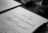 Раньше учила детей русскому языку, а теперь красивым почерком подписываю приглашения. А муж насмехается