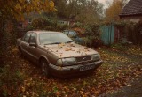 Сосед бросает свою развалюху заведённой под нашими окнами. Не продохнуть от выхлопных газов