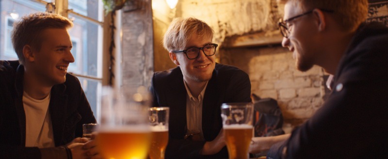 Что делать, если вы с друзьями мужа из разных миров