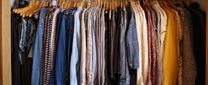 Когда шкаф просит пощады — как понять, что с одеждой пора расстаться