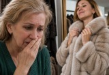 Подарил маме шубу, а через месяц в ней уже щеголяла сестра, хотя мама о шубе давно мечтала