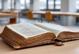 Учительница обвинила моего сына в порче старинного учебника и потребовала компенсацию