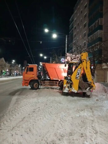 Вывоз снега продолжается: на каких улицах не стоит оставлять машины в ночь на 3 февраля