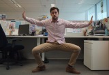 На работе заставляют делать получасовую гимнастику. А времени даже на рабочие задачи не хватает