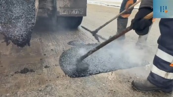 В Калуге на 18 участках дорог провели ямочный ремонт литым асфальтом