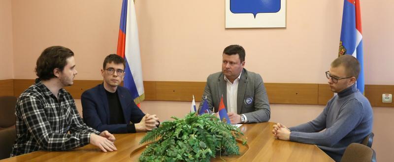 Юрий Моисеев встретился с руководителями молодёжной палаты при Думе Калуги